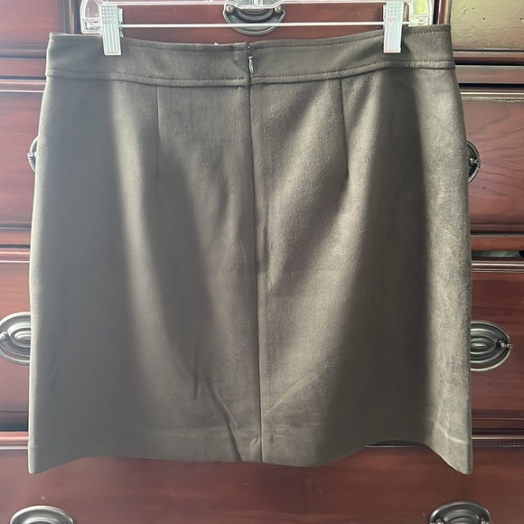 Loft Dark green skirt, never worn, tags still on. - Picture 2 of 3